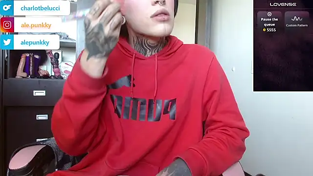 charlotbelucci  online show from 11-19-25, 07:58