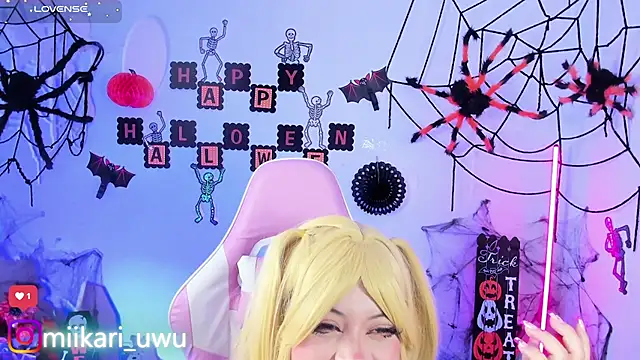 Snapshot of Ahri_Elderwood chatting on 10-25-25, 05:04 Ahri Elderwood online show from 10-25-25, 05:04