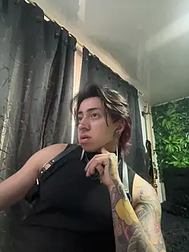 Snapshot of Yogurdebrownie69 chatting on 02-12-25, 10:26 Yogurdebrownie69 online show from 02-12-25, 10:26