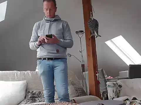 Snapshot of maxmueller321 chatting on 12-22-25, 10:12 maxmueller321 online show from 12-22-25, 10:12