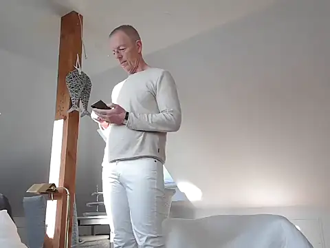 Snapshot of maxmueller321 chatting on 02-18-26, 09:05 maxmueller321 online show from 02-18-26, 09:05