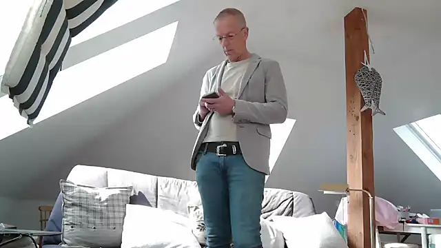 Snapshot of maxmueller321 chatting on 03-23-26, 09:02 maxmueller321 online show from 03-23-26, 09:02