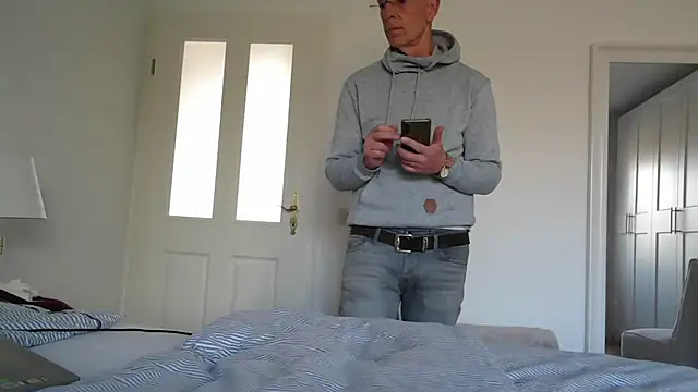 Snapshot of maxmueller321 chatting on 03-30-26, 08:26 maxmueller321 online show from 03-30-26, 08:26