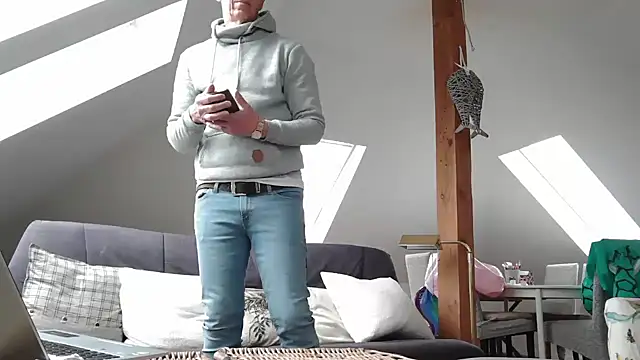 Snapshot of maxmueller321 chatting on 04-01-26, 08:04 maxmueller321 online show from 04-01-26, 08:04