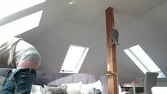 Snapshot of maxmueller321 chatting on 04-12-26, 07:35 maxmueller321 online show from 04-12-26, 07:35