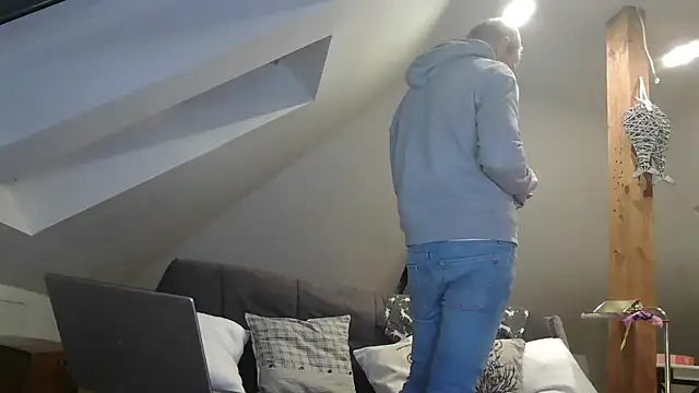 Snapshot of maxmueller321 chatting on 04-20-26, 09:49 maxmueller321 online show from 04-20-26, 09:49