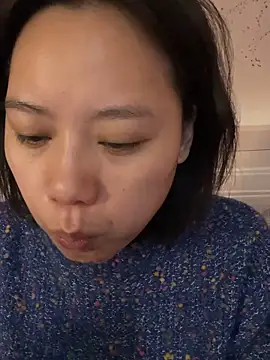 Snapshot of Eliza-E chatting on 02-12-26, 01:22 Eliza-E online show from 02-12-26, 01:22