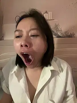 Snapshot of Eliza-E chatting on 02-14-26, 12:29 Eliza-E online show from 02-14-26, 12:29