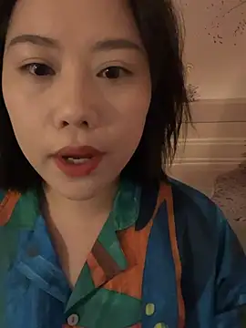 Snapshot of Eliza-E chatting on 02-15-26, 07:51 Eliza-E online show from 02-15-26, 07:51