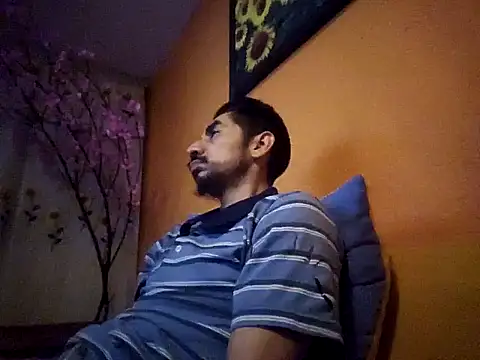 Snapshot of Angel_Coronel chatting on 12-04-24, 10:46 Angel Coronel online show from 12-04-24, 10:46