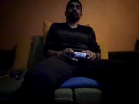 Snapshot of Angel_Coronel chatting on 02-14-25, 04:04 Angel Coronel online show from 02-14-25, 04:04