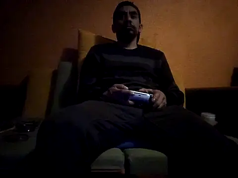 Snapshot of Angel_Coronel chatting on 02-15-25, 01:10 Angel Coronel online show from 02-15-25, 01:10