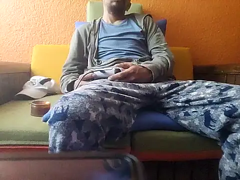 Snapshot of Angel_Coronel chatting on 02-18-25, 06:37 Angel Coronel online show from 02-18-25, 06:37