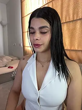 Snapshot of DaryRos chatting on 06-16-26, 08:33 DaryRos online show from 06-16-26, 08:33