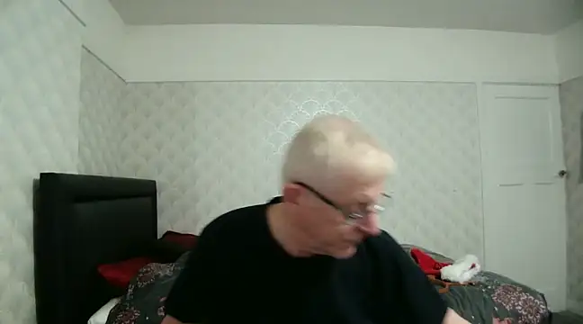 Snapshot of shaun63m chatting on 12-19-24, 01:18 shaun63m online show from 12-19-24, 01:18