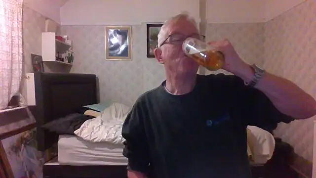 Snapshot of shaun63m chatting on 11-22-25, 01:37 shaun63m online show from 11-22-25, 01:37