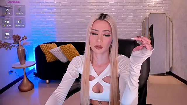 HannaConnor  online show from 09-21-25, 06:31