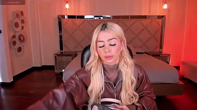 HannaConnor  online show from 04-13-26, 08:47