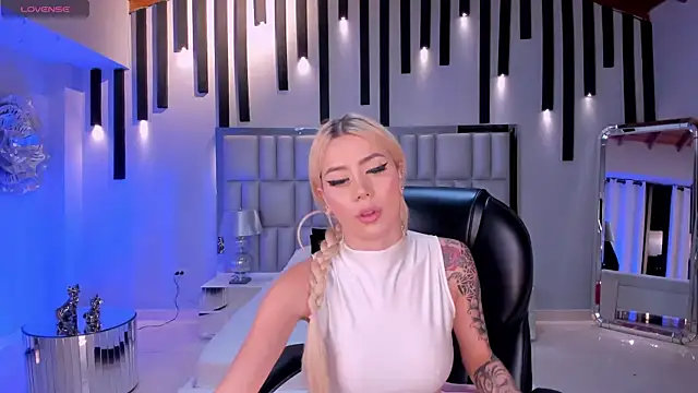 HannaConnor  online show from 04-21-26, 02:15