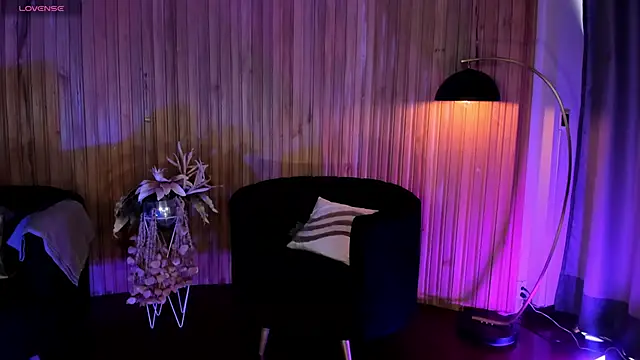 ViolettHansson online show from 11-11-25, 06:41