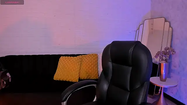 ViolettHansson online show from 11-29-25, 11:46