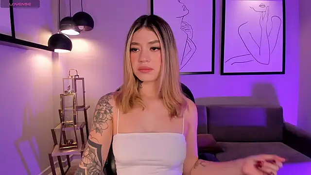 ViolettHansson online show from 01-11-26, 05:07