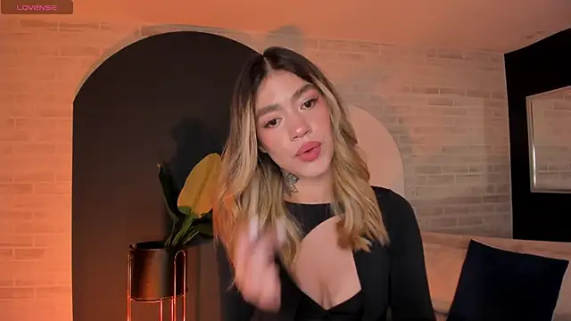 ViolettHansson online show from 04-14-26, 09:15