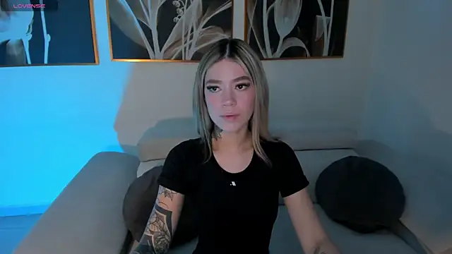 ViolettHansson online show from 05-31-26, 11:39