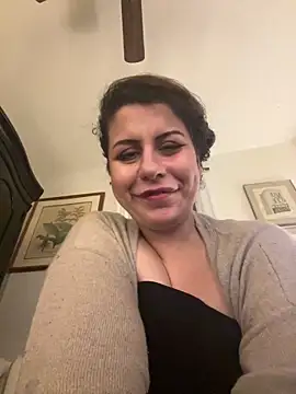 Snapshot of holyeroticss chatting on 12-19-24, 06:12 holyeroticss online show from 12-19-24, 06:12