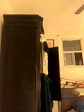 Snapshot of holyeroticss chatting on 11-12-25, 12:33 holyeroticss online show from 11-12-25, 12:33