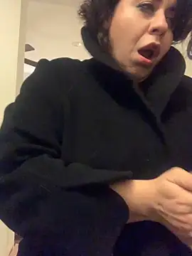 Snapshot of holyeroticss chatting on 12-01-25, 08:52 holyeroticss online show from 12-01-25, 08:52