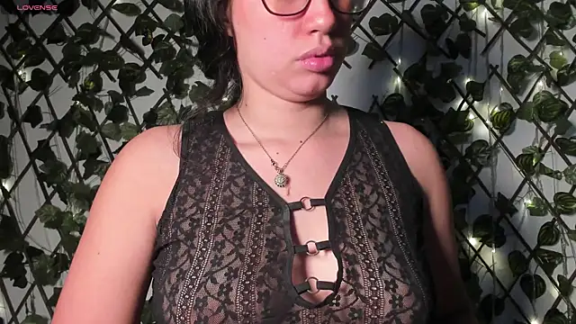 CoralineSanchez online show from 11-28-25, 07:16