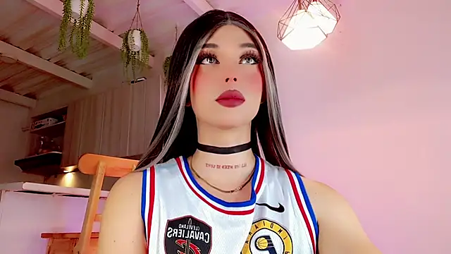 Snapshot of Marian_LV chatting on 02-05-25, 08:32 Marian LV online show from 02-05-25, 08:32