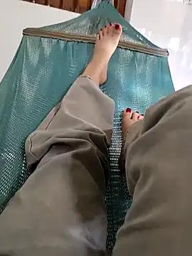 M yiyi online show from 12-16-25, 07:24