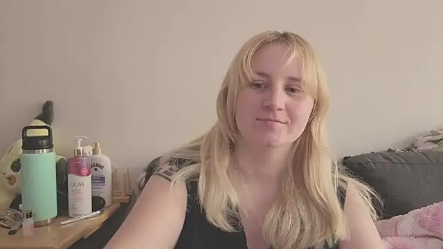 Snapshot of Glitch_Witch chatting on 07-16-26, 02:01 Glitch Witch online show from 07-16-26, 02:01