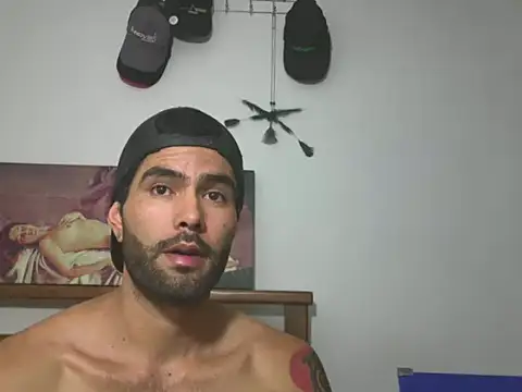 Snapshot of hideonbush051 chatting on 11-14-25, 04:11 hideonbush051 online show from 11-14-25, 04:11