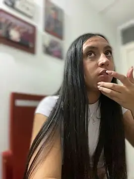 Snapshot of Salome_golvert chatting on 01-10-25, 10:46 Salome golvert online show from 01-10-25, 10:46
