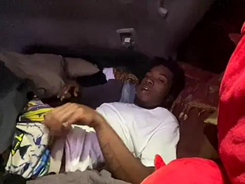 Snapshot of SlimeCrownzOut5 chatting on 10-31-25, 03:18 SlimeCrownzOut5 online show from 10-31-25, 03:18