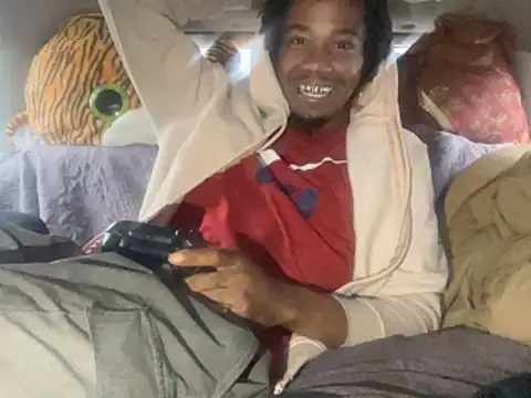 Snapshot of SlimeCrownzOut5 chatting on 11-24-25, 04:29 SlimeCrownzOut5 online show from 11-24-25, 04:29