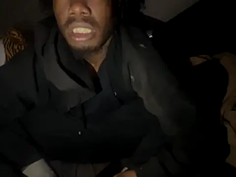 Snapshot of SlimeCrownzOut5 chatting on 11-27-25, 01:24 SlimeCrownzOut5 online show from 11-27-25, 01:24