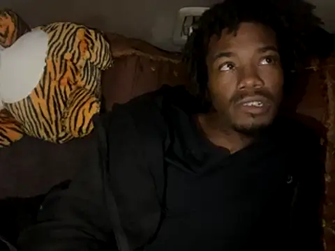 Snapshot of SlimeCrownzOut5 chatting on 11-28-25, 11:40 SlimeCrownzOut5 online show from 11-28-25, 11:40