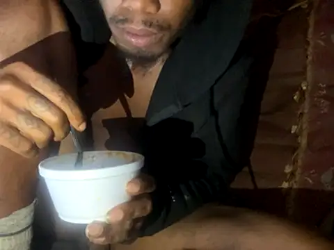 Snapshot of SlimeCrownzOut5 chatting on 12-02-25, 12:05 SlimeCrownzOut5 online show from 12-02-25, 12:05