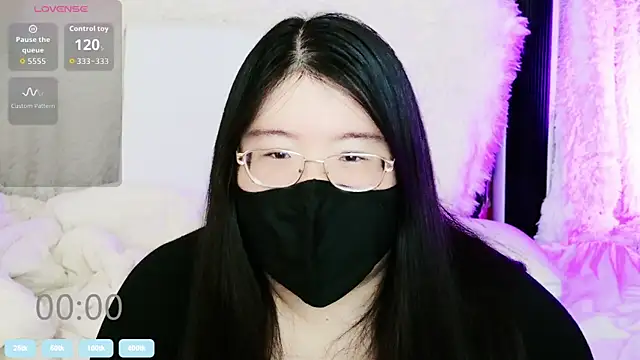 Snapshot of Kara-Nuna chatting on 07-02-26, 01:05 Kara-Nuna online show from 07-02-26, 01:05