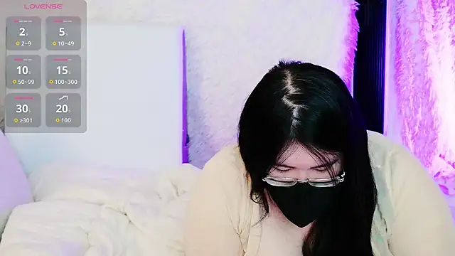 Snapshot of Kara-Nuna chatting on 07-05-26, 02:07 Kara-Nuna online show from 07-05-26, 02:07