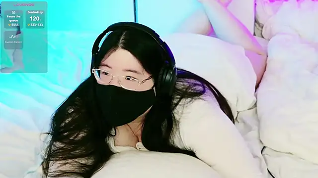 Snapshot of Kara-Nuna chatting on 08-02-26, 04:44 Kara-Nuna online show from 08-02-26, 04:44
