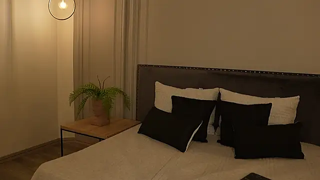 IrisBaker online show from 02-06-26, 10:13