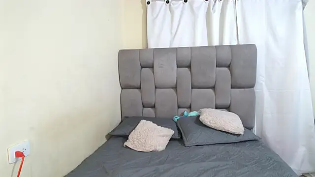 Snapshot of emilyaboott chatting on 02-04-25, 12:19 emilyaboott online show from 02-04-25, 12:19