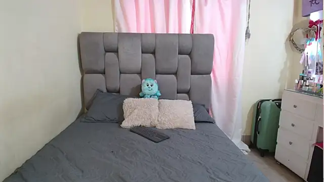 Snapshot of emilyaboott chatting on 02-07-25, 09:58 emilyaboott online show from 02-07-25, 09:58