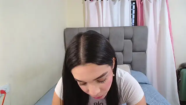 Snapshot of emilyaboott chatting on 02-10-25, 11:02 emilyaboott online show from 02-10-25, 11:02