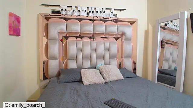 Snapshot of emilyaboott chatting on 02-21-25, 12:27 emilyaboott online show from 02-21-25, 12:27